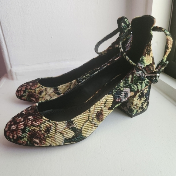 Sandro Paris Floral Tapestry Jaquard "Elise" Low Block Heel Round Toe Pumps - Picture 4 of 10